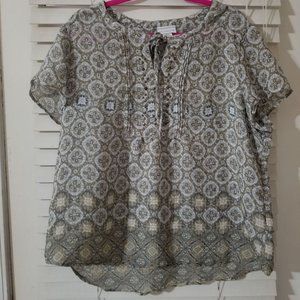 Liz Claiborne 2x beige embellished t-shirt blouse